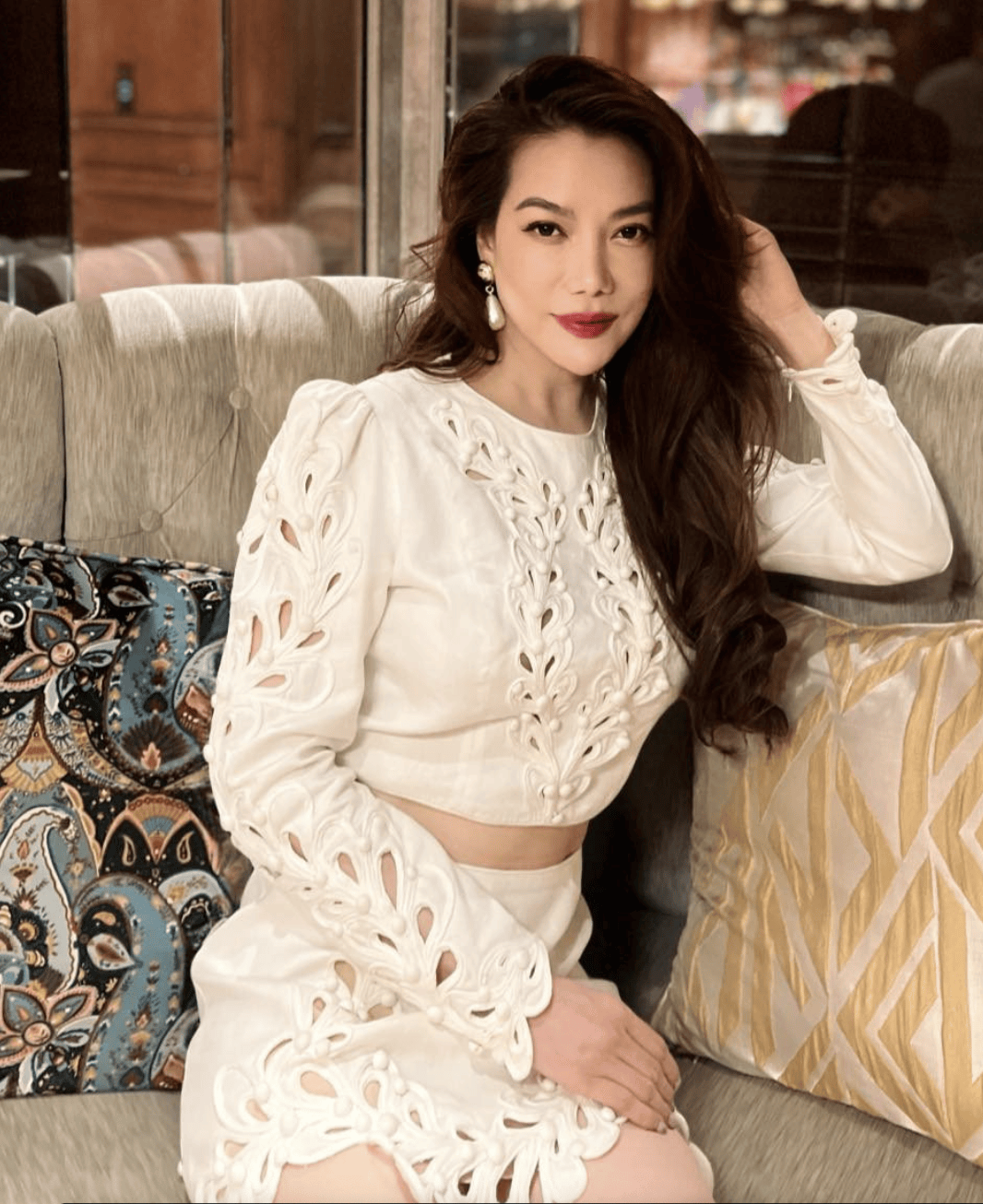 知名女演员涉嫌挪用数千两黄金被警方逮捕；曾获“金杏奖”影后、“亚洲女明星奖”